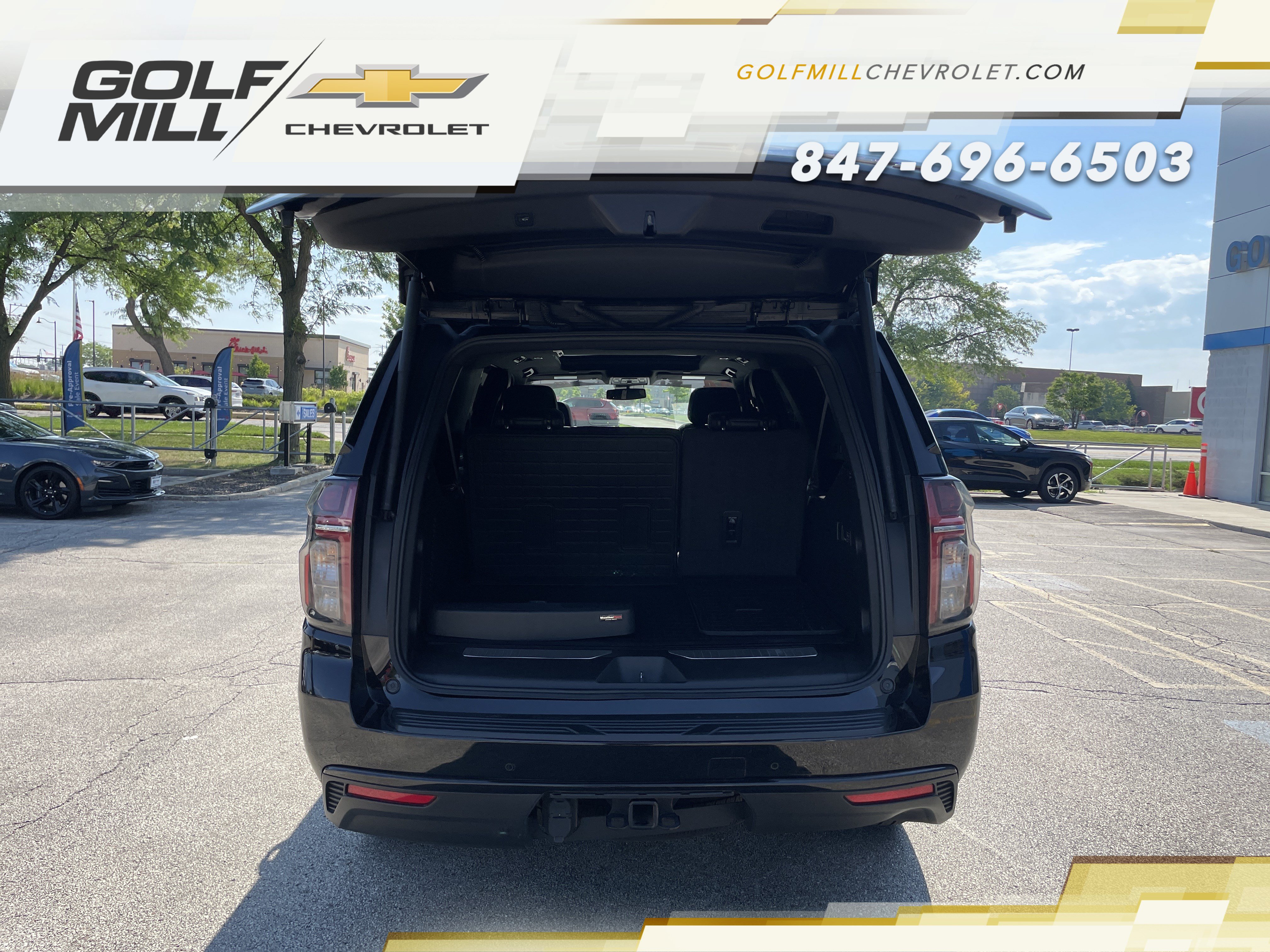 Used 2024 Chevrolet Suburban RST w/ Luxury Package AWD/4WD image 12