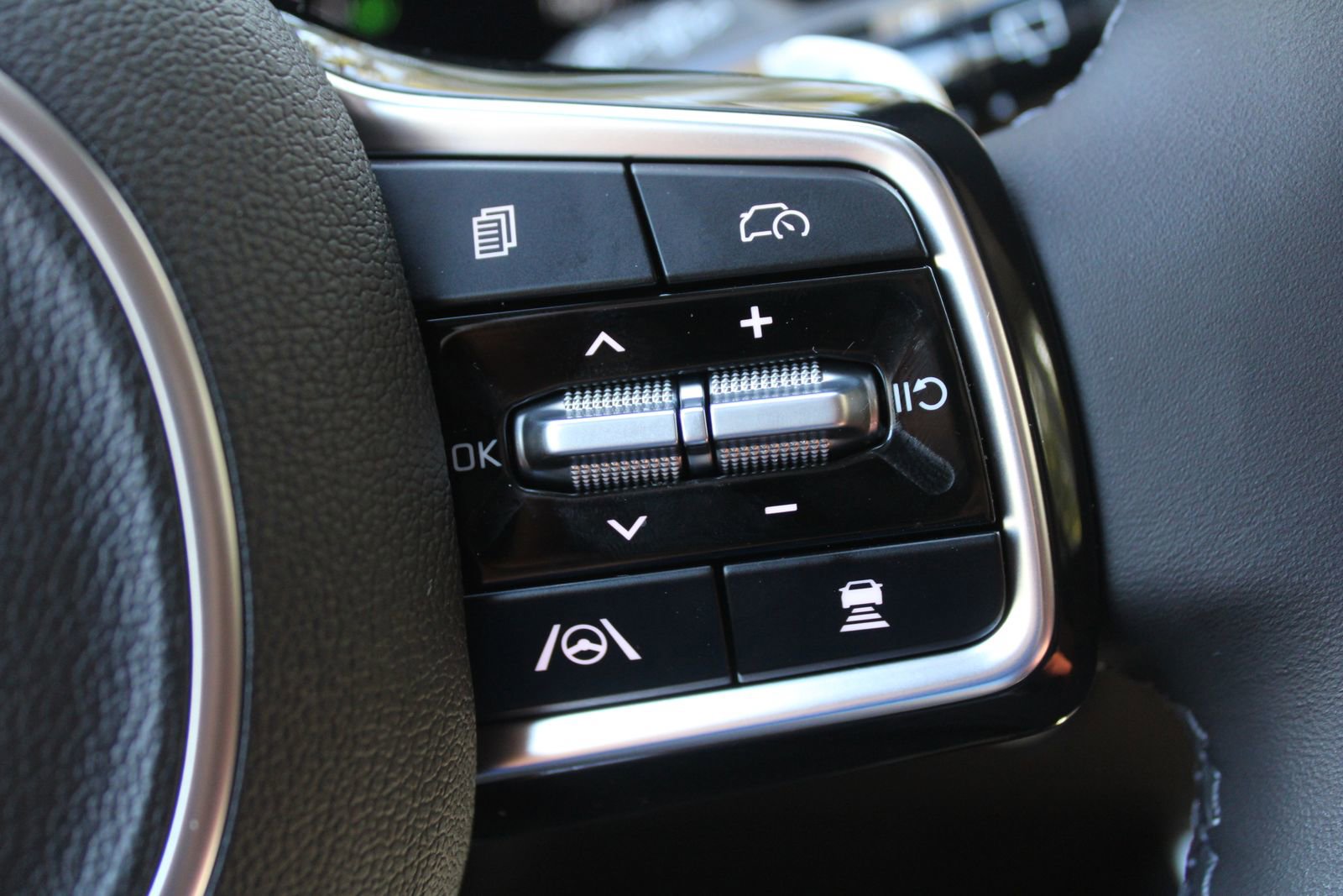 New 2026 Kia Carnival SX FWD image 38
