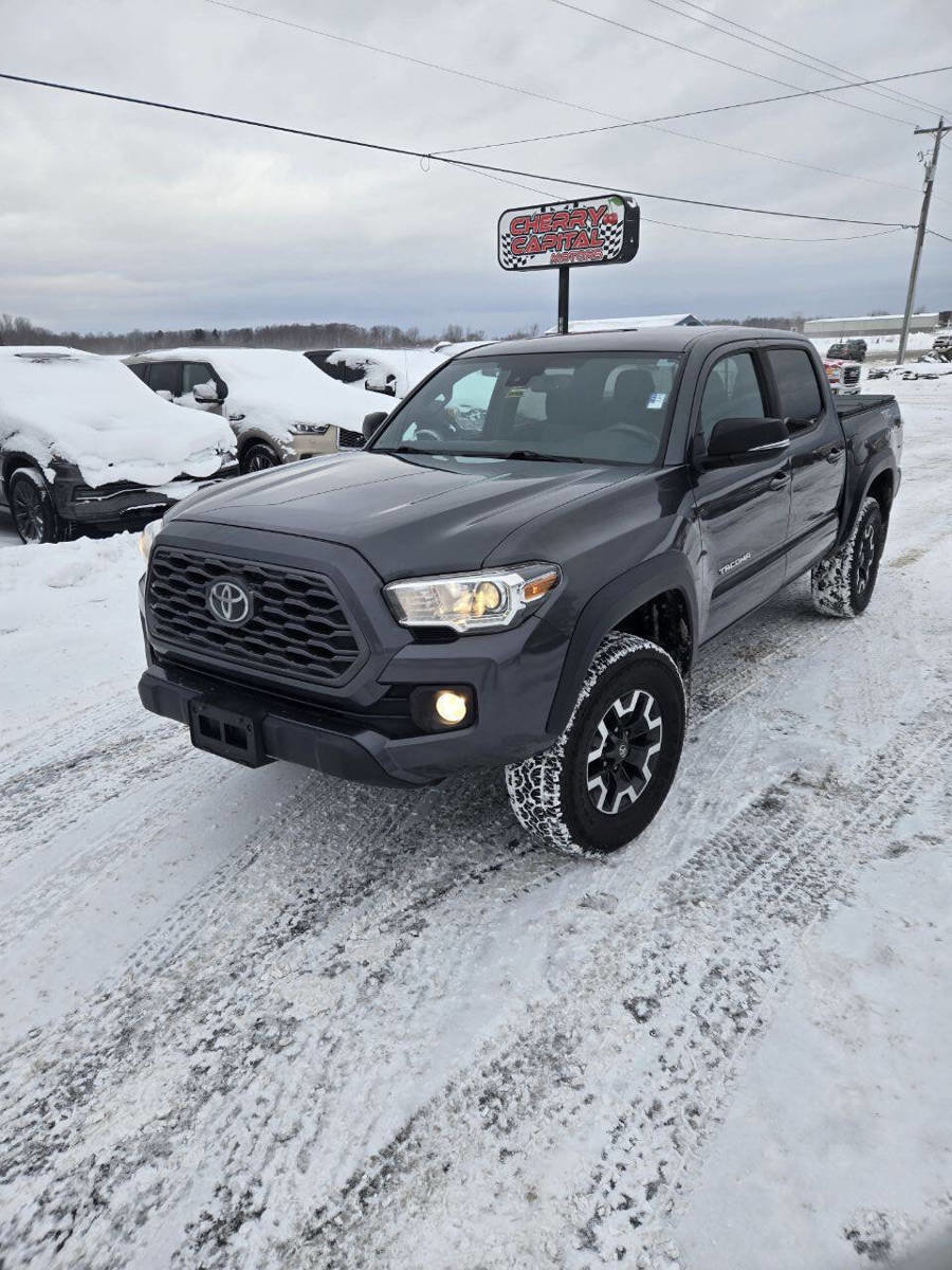 Used 2020 Toyota Tacoma TRD Off-Road w/ Technology Package image 3