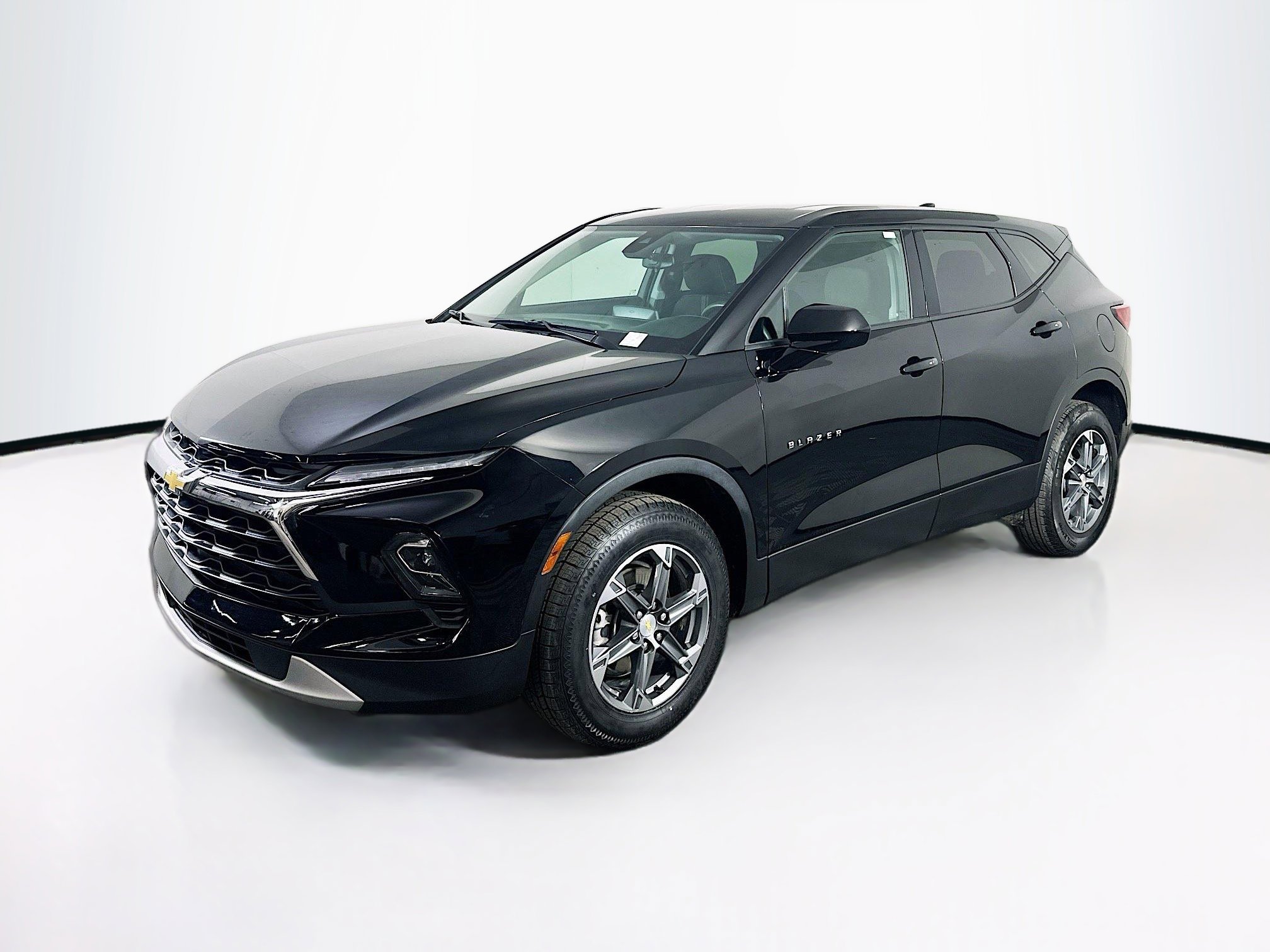 Used 2023 Chevrolet Blazer LT image 3