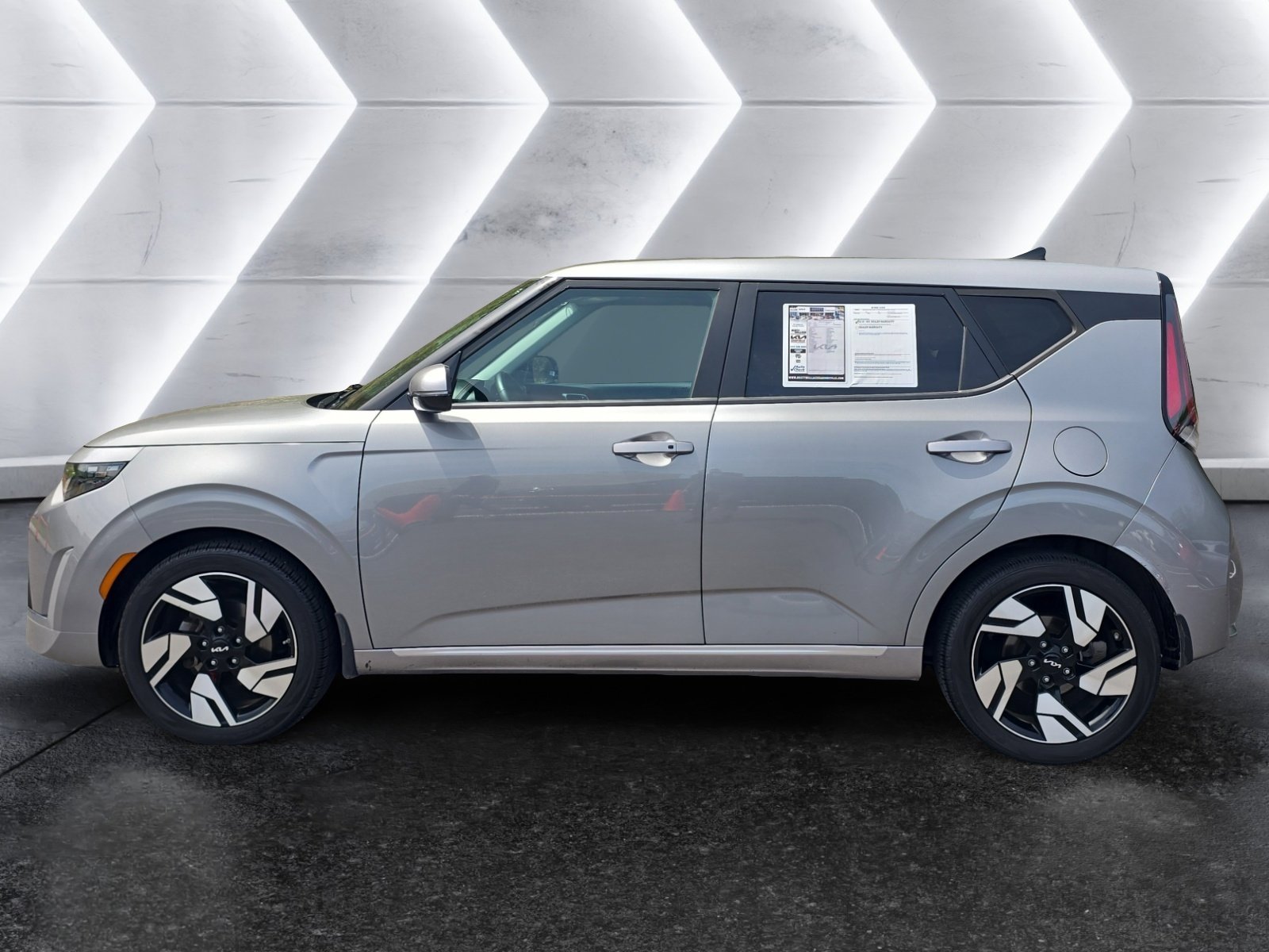 Used 2024 Kia Soul GT-Line FWD image 2