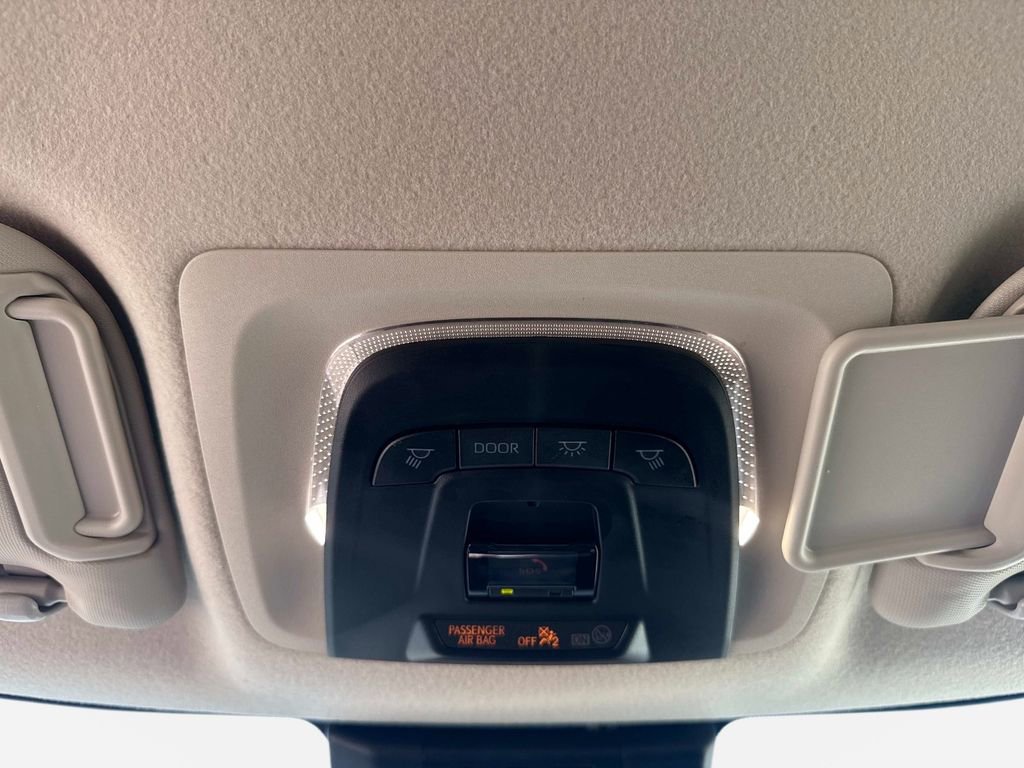 Used 2025 Toyota Corolla LE image 28