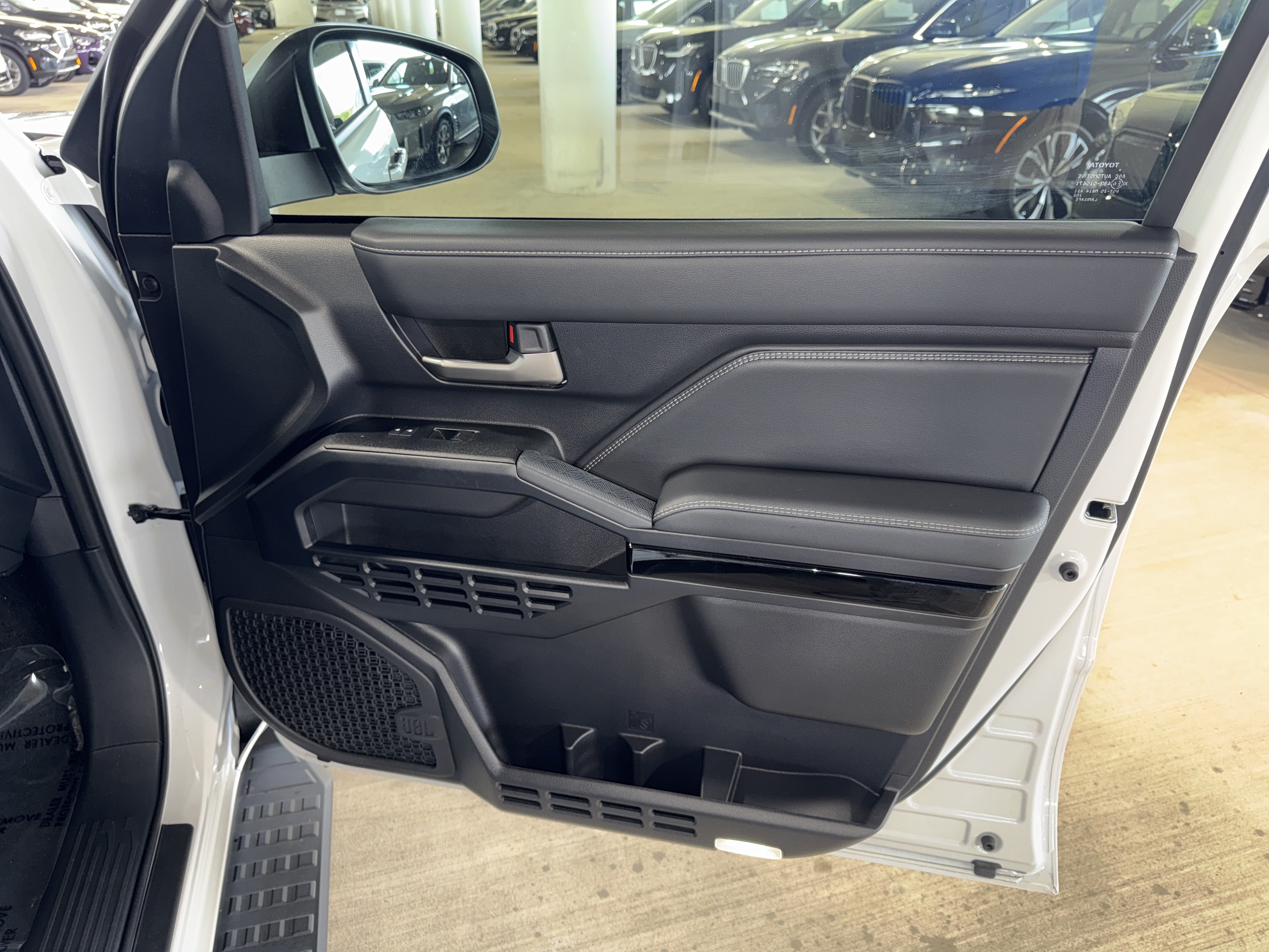 Used 2025 Toyota 4Runner Limited AWD/4WD image 9