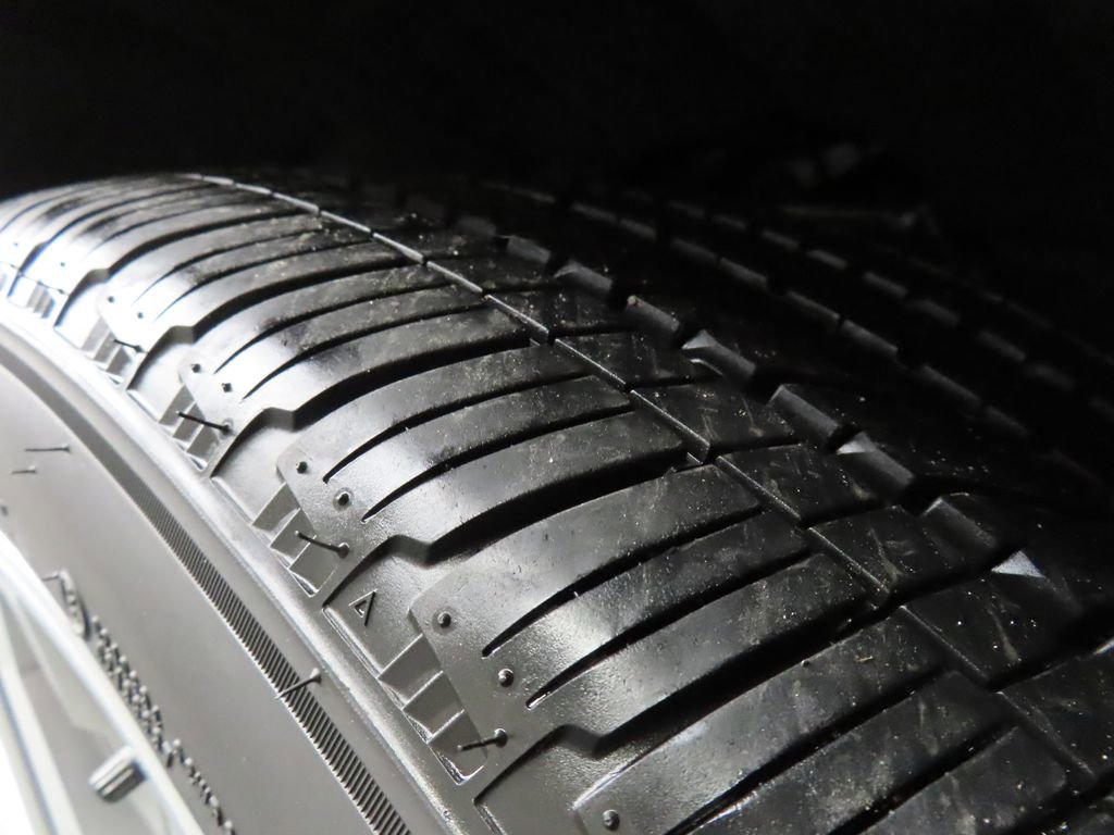 Used 2025 GMC Yukon Denali w/ Denali Reserve Package image 7