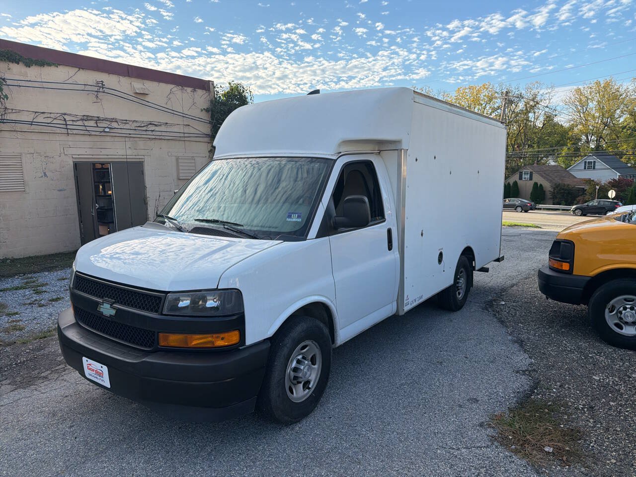 Used 2018 Chevrolet Express 3500 RWD image 2
