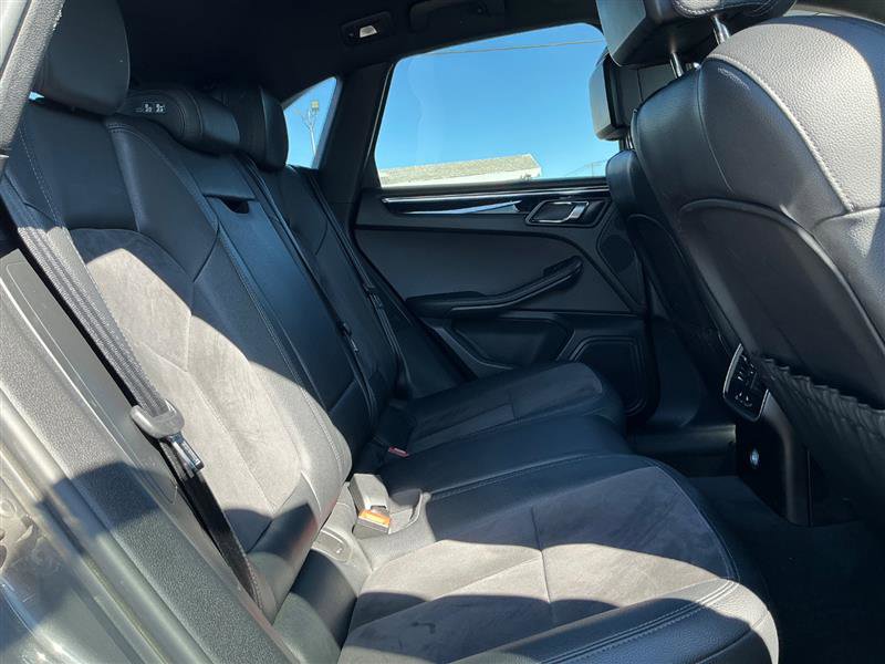 Used 2015 Porsche Macan S image 40