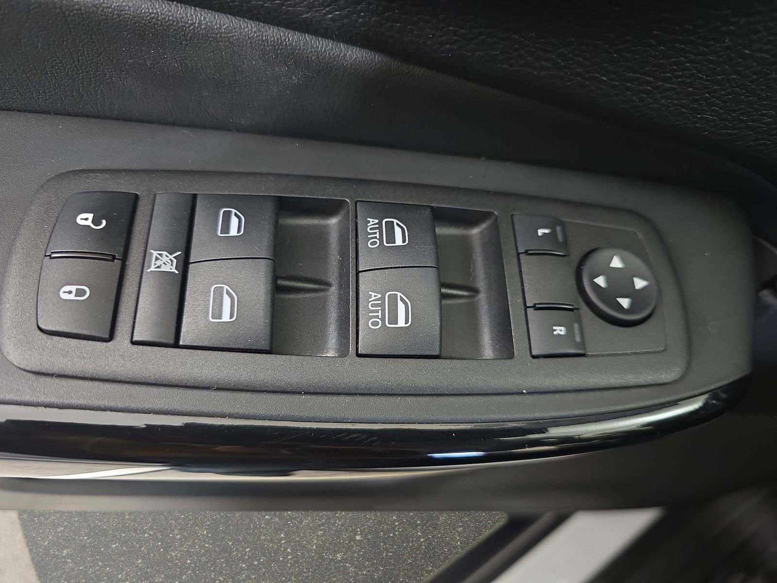 Used 2023 Jeep Cherokee Altitude Lux image 30