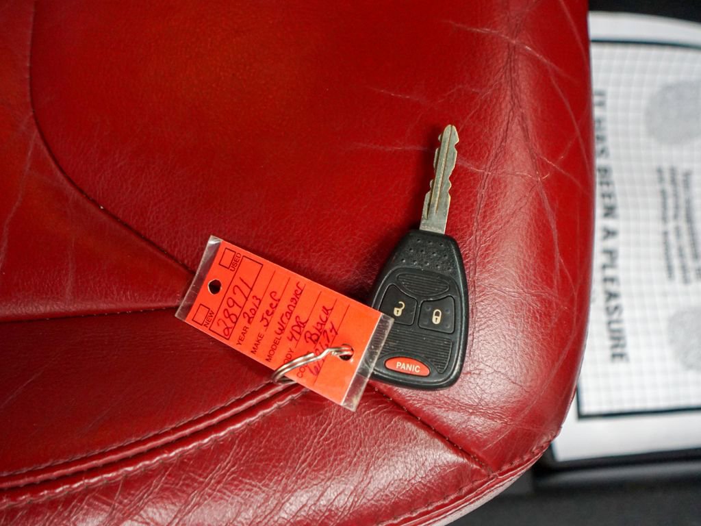 Used 2013 Jeep Wrangler Unlimited Rubicon image 31