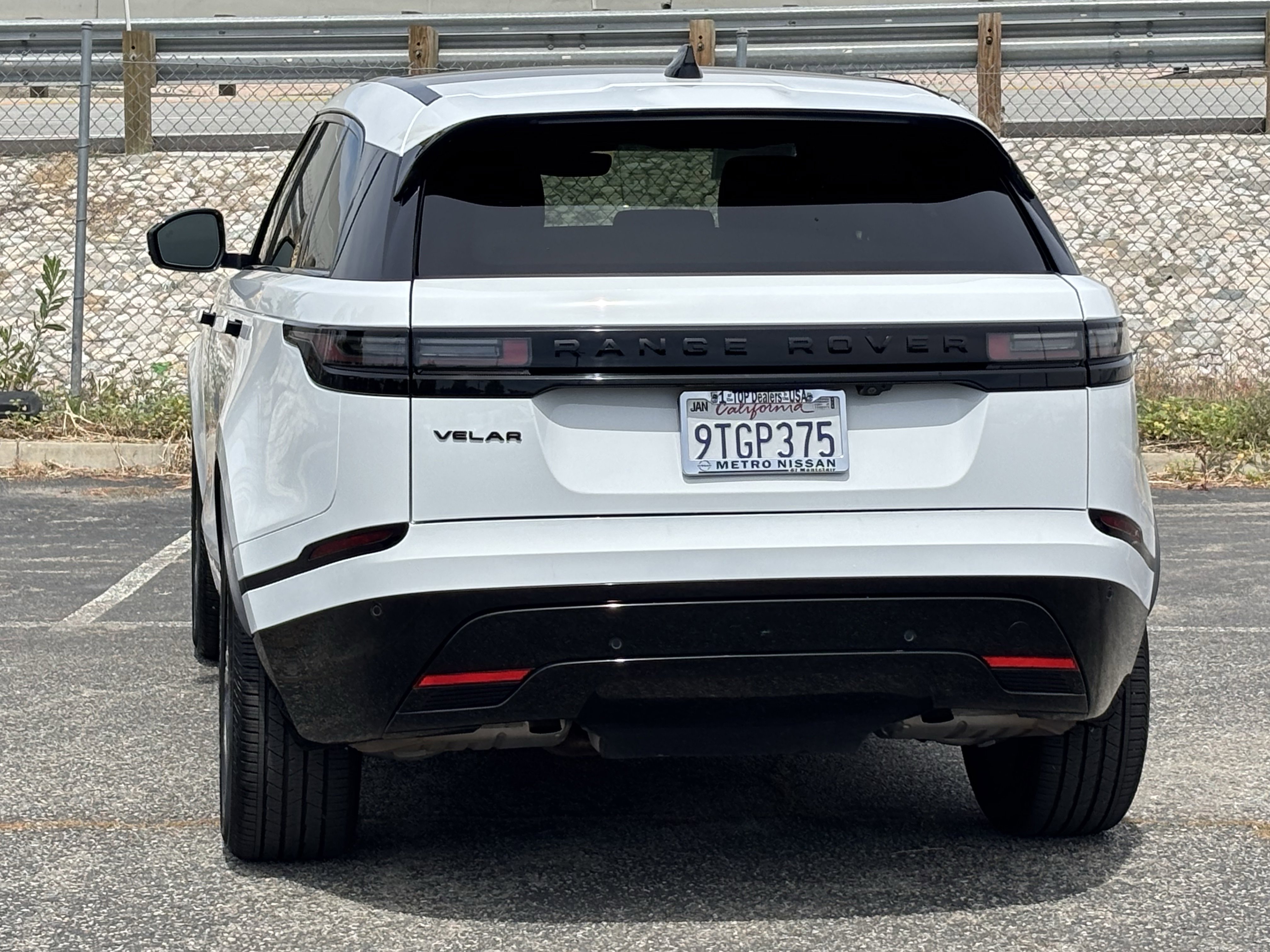 Used 2025 Land Rover Range Rover Velar Dynamic SE image 4