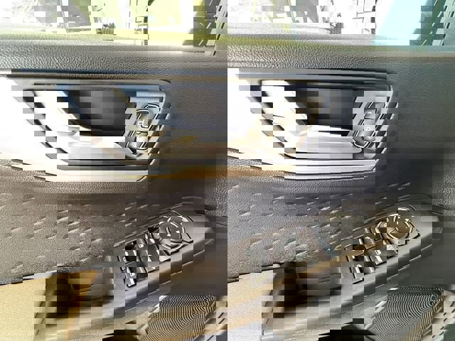 Used 2020 Ford Escape SE image 11