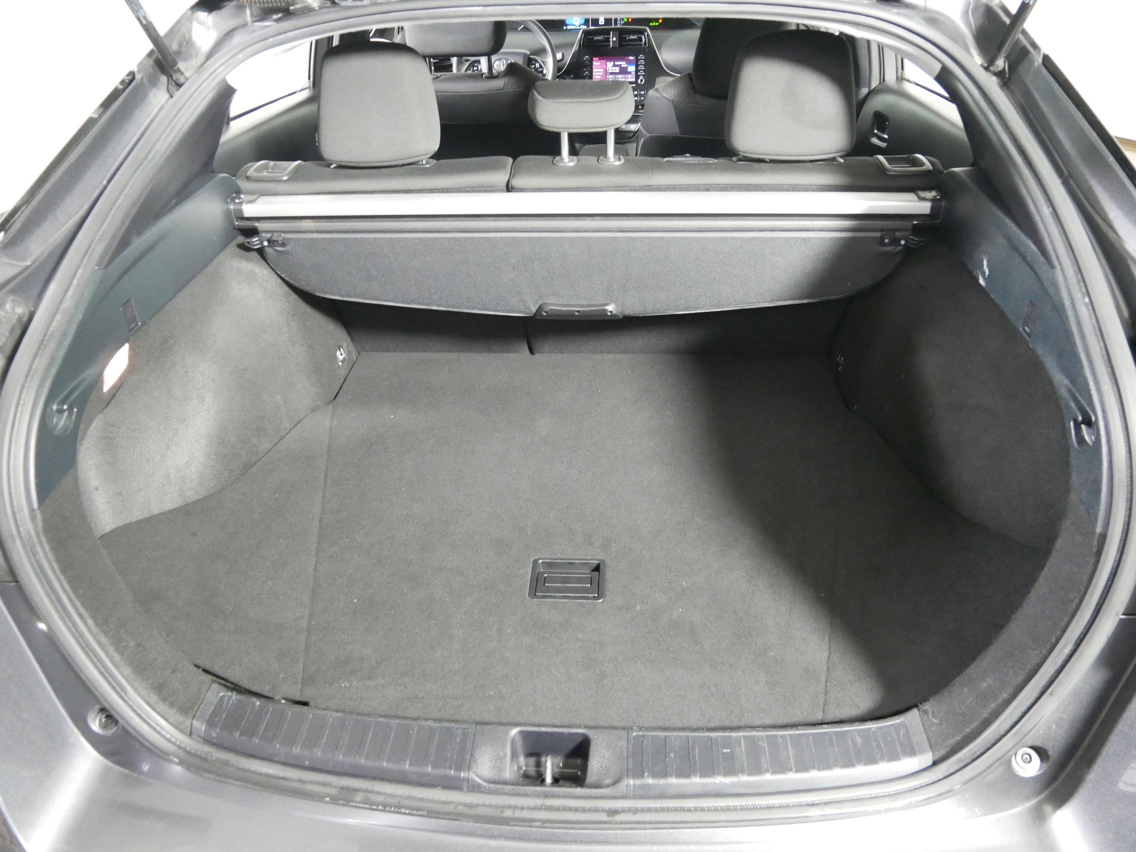 Used 2022 Toyota Prius LE image 18