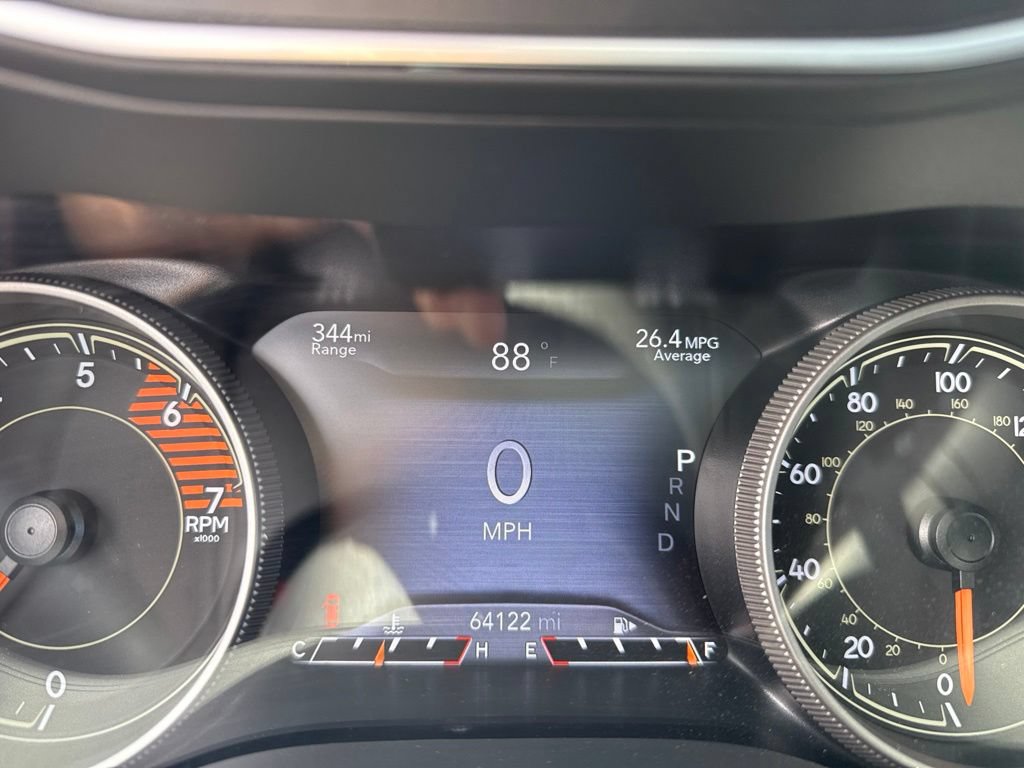 Used 2019 Jeep Cherokee Limited w/ Luxury Group AWD/4WD image 4