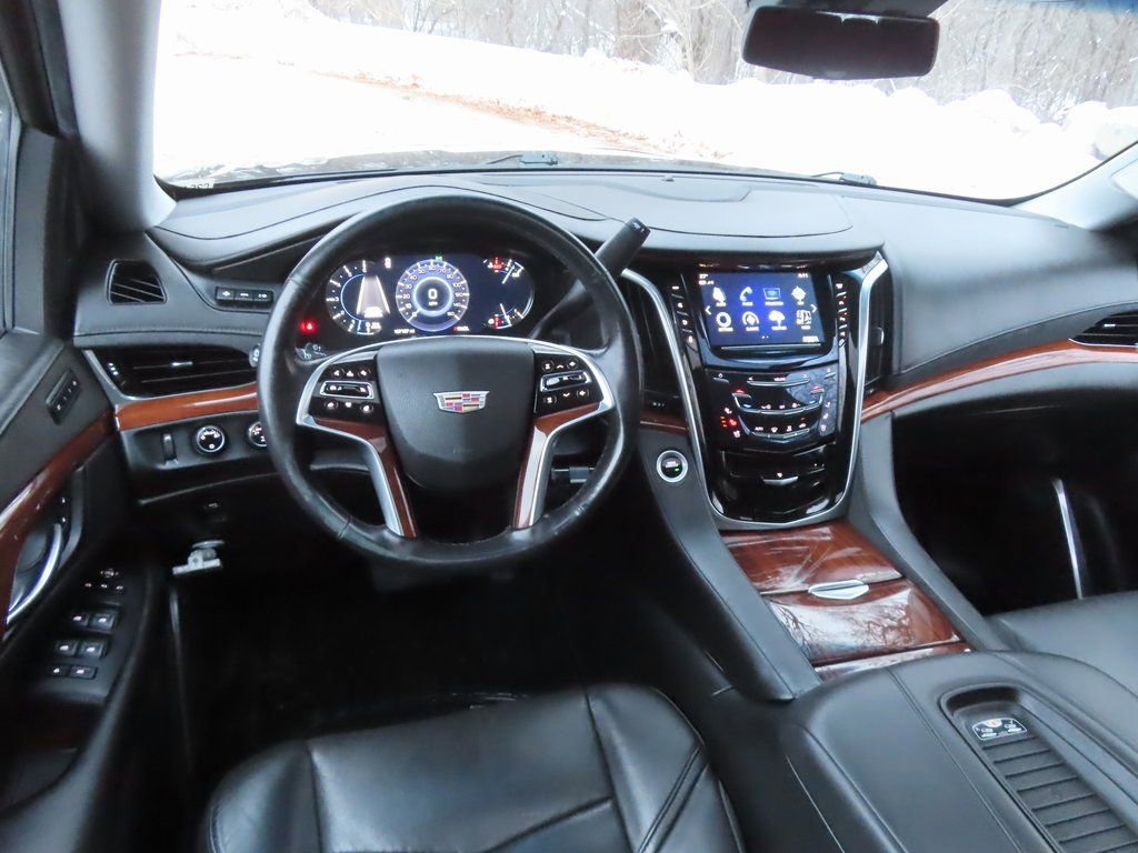 Used 2019 Cadillac Escalade Premium Luxury image 4