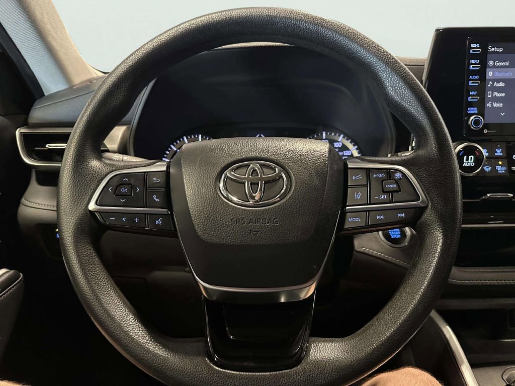 Used 2021 Toyota Highlander L AWD/4WD image 40