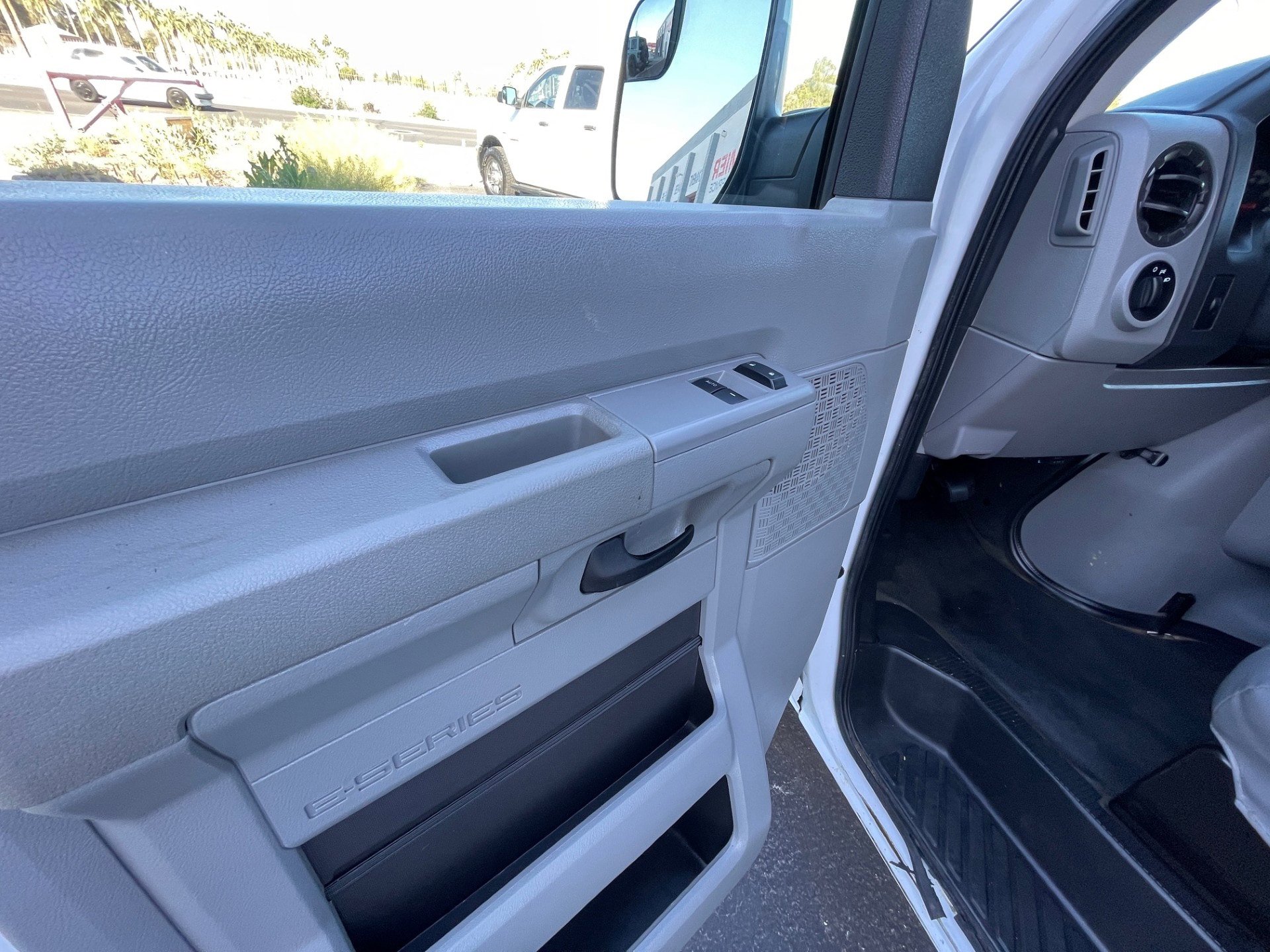 Used 2014 Ford E-350 and Econoline 350 XL w/ Power Windows & Locks Group RWD image 12