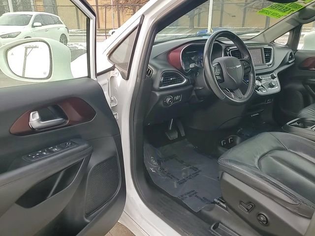 Used 2019 Chrysler Pacifica Touring-L image 12