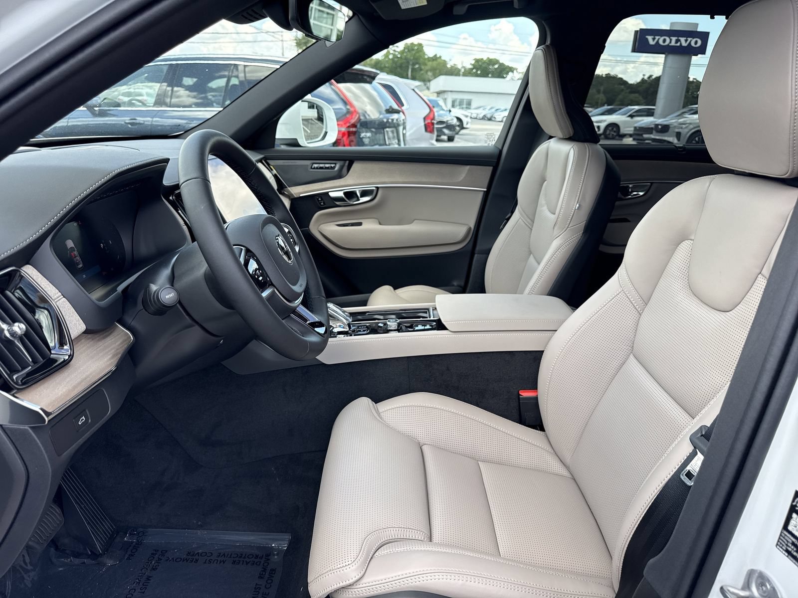New 2026 Volvo XC90 B5 Ultra w/ Protection Package Premier AWD/4WD image 10