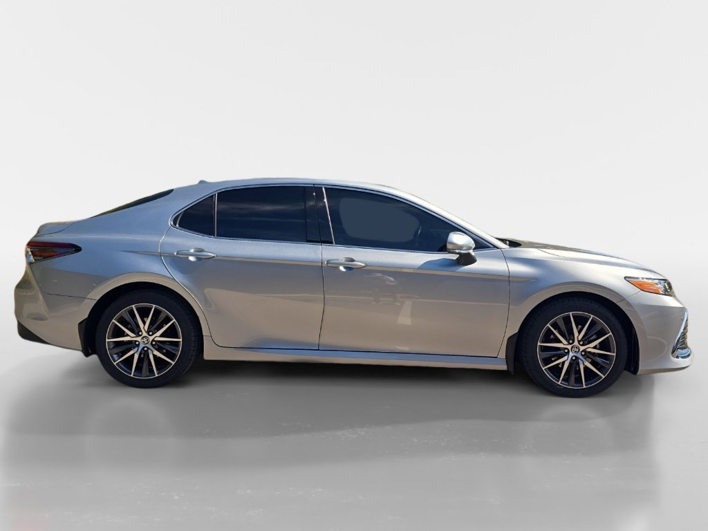 Used 2022 Toyota Camry XLE image 6