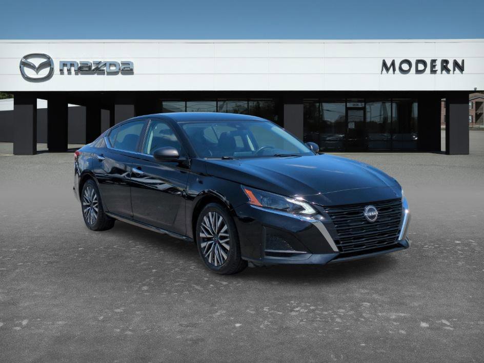 Used 2024 Nissan Altima 2.5 SV FWD image 3