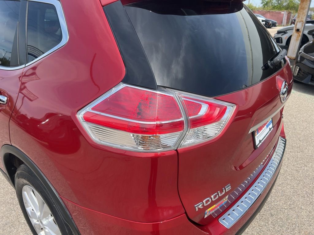 Used 2016 Nissan Rogue SV AWD/4WD image 32