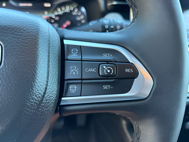 Used 2025 Jeep Compass Limited AWD/4WD image 16