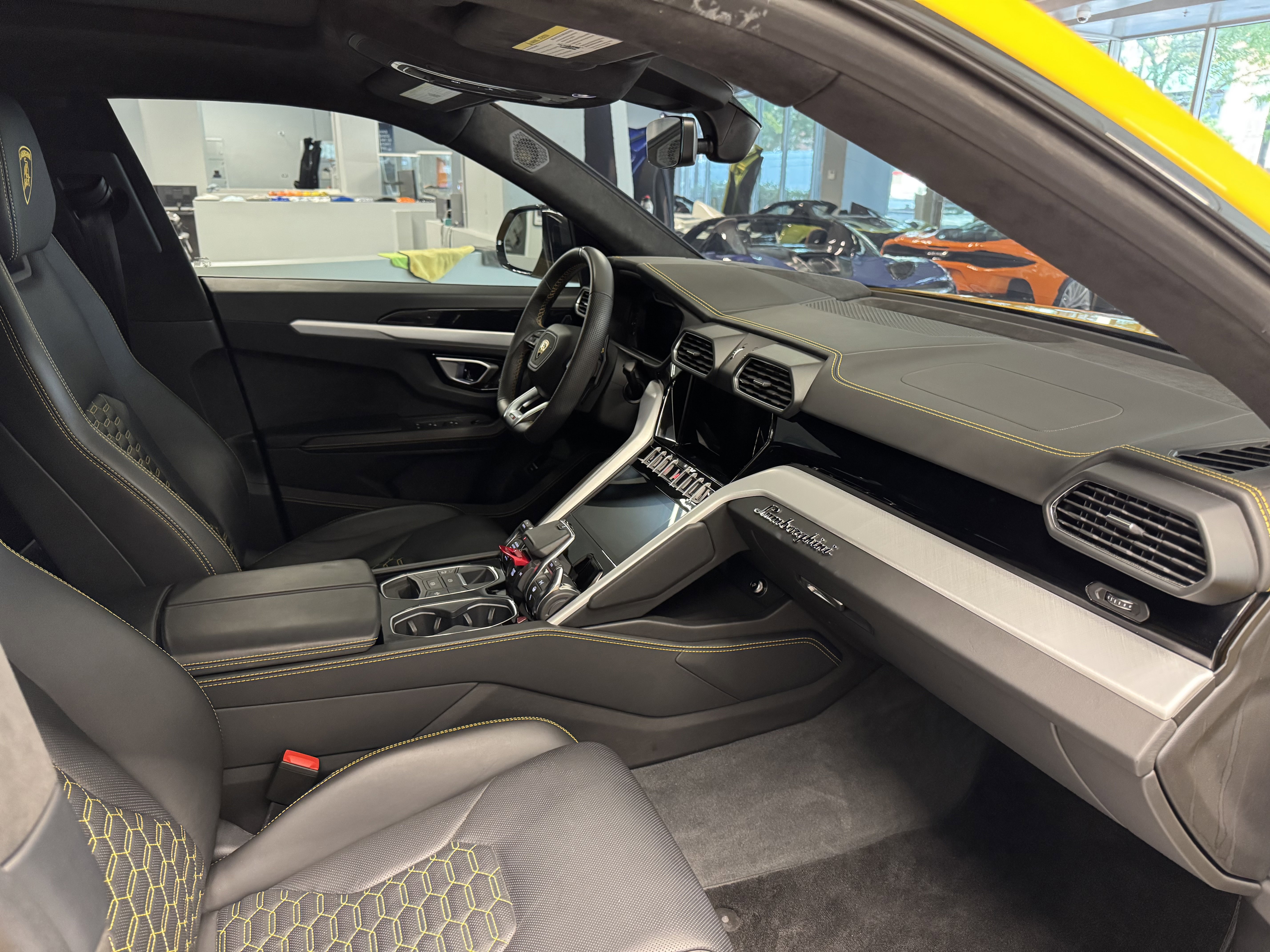 Used 2020 Lamborghini Urus image 36