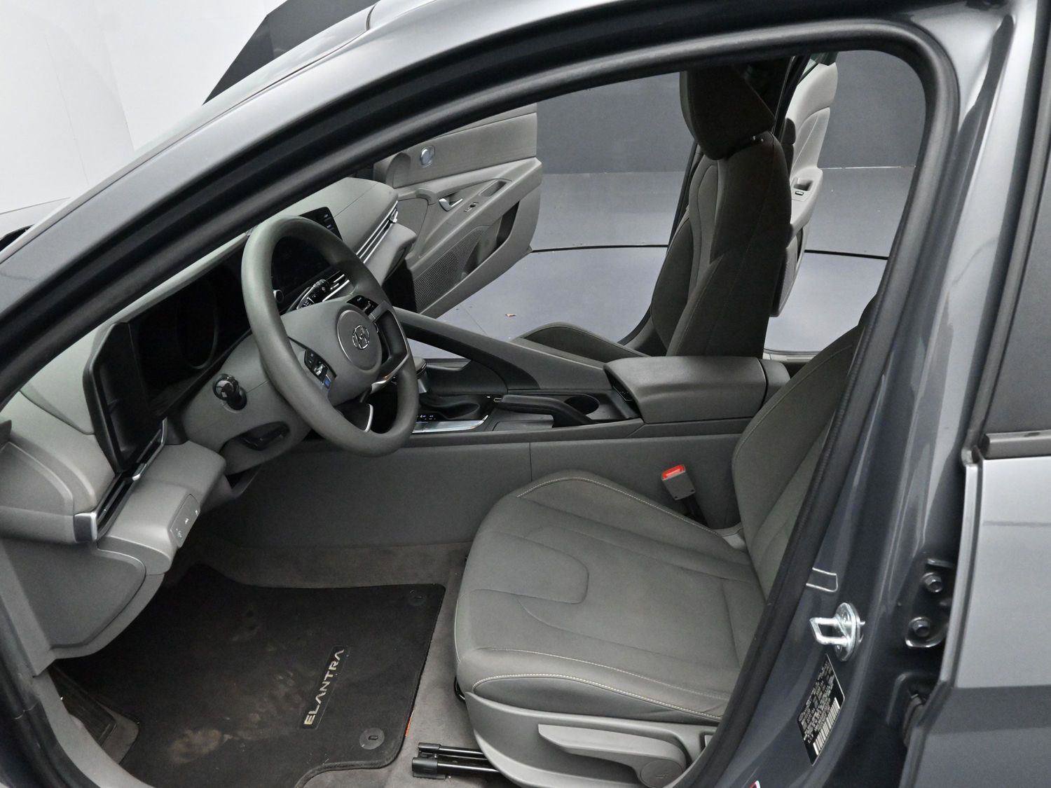 Used 2023 Hyundai Elantra SEL image 11