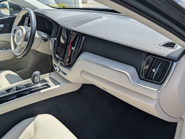 Used 2023 Volvo XC60 B5 Plus w/ Protection Package Premier image 19