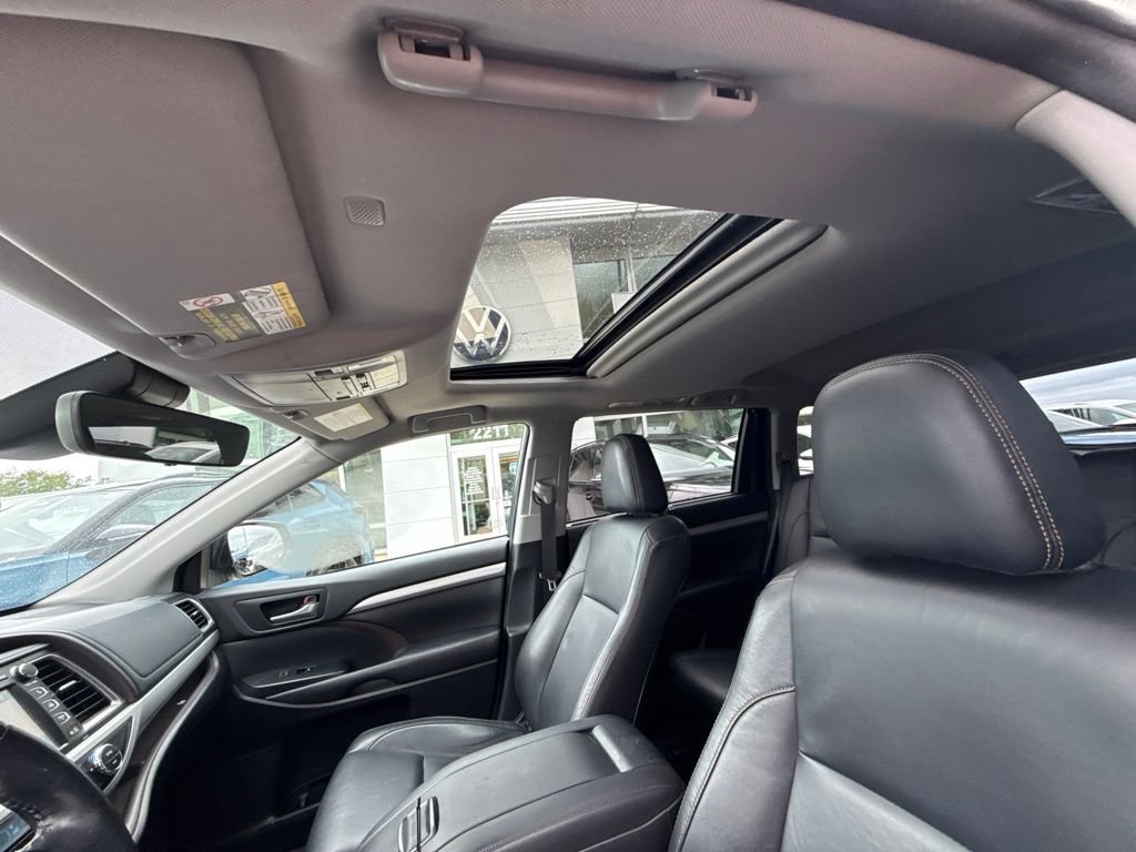 Used 2018 Toyota Highlander XLE AWD/4WD image 15
