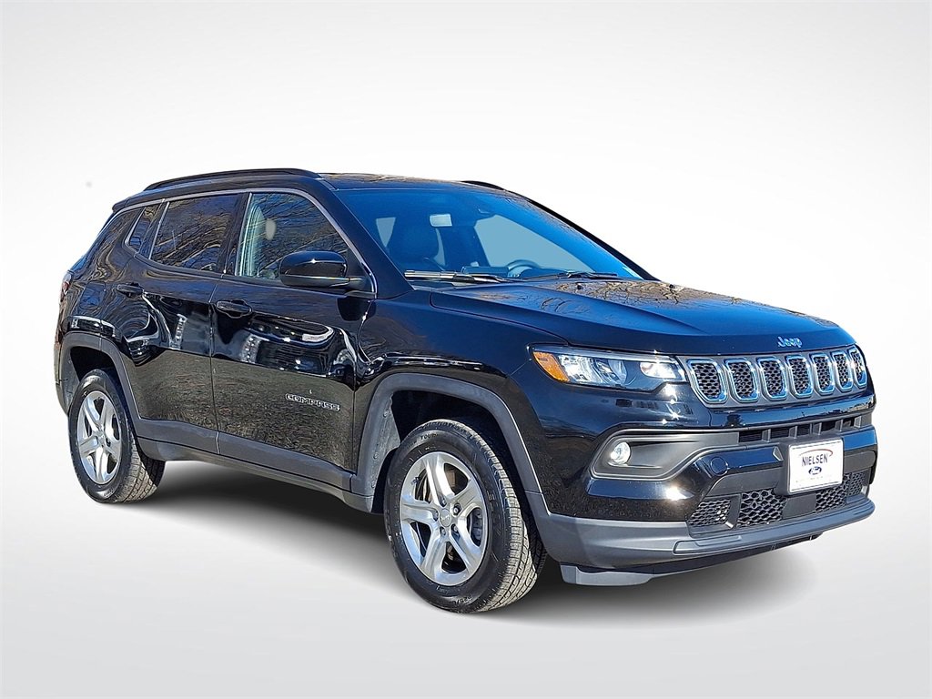 Used 2023 Jeep Compass Latitude image 1