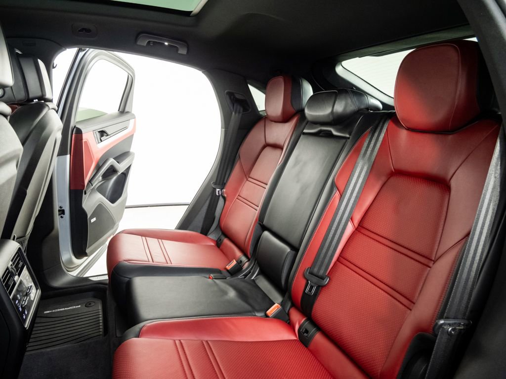 Certified 2024 Porsche Cayenne Coupe AWD/4WD image 22