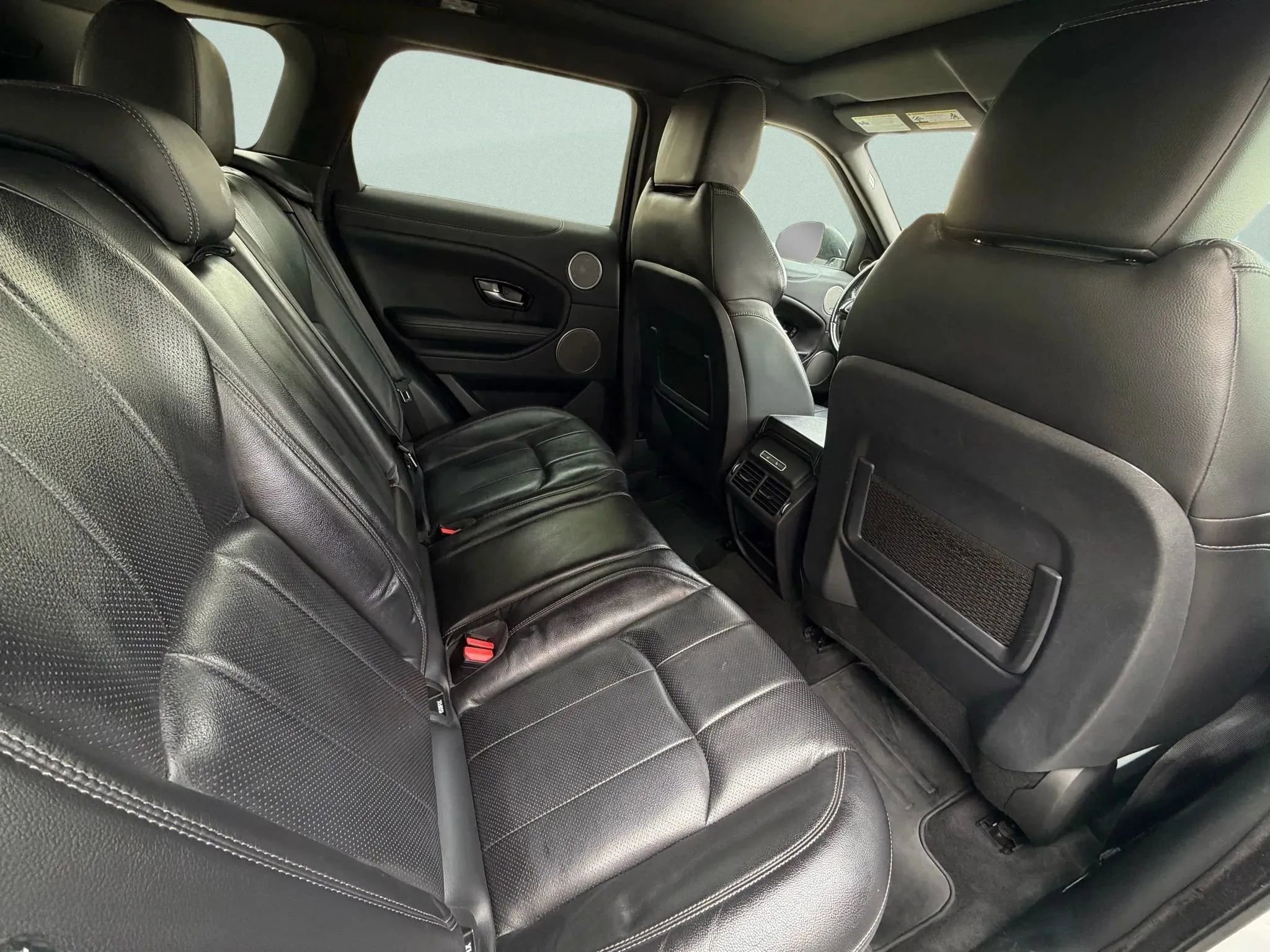 Used 2019 Land Rover Range Rover Evoque image 26