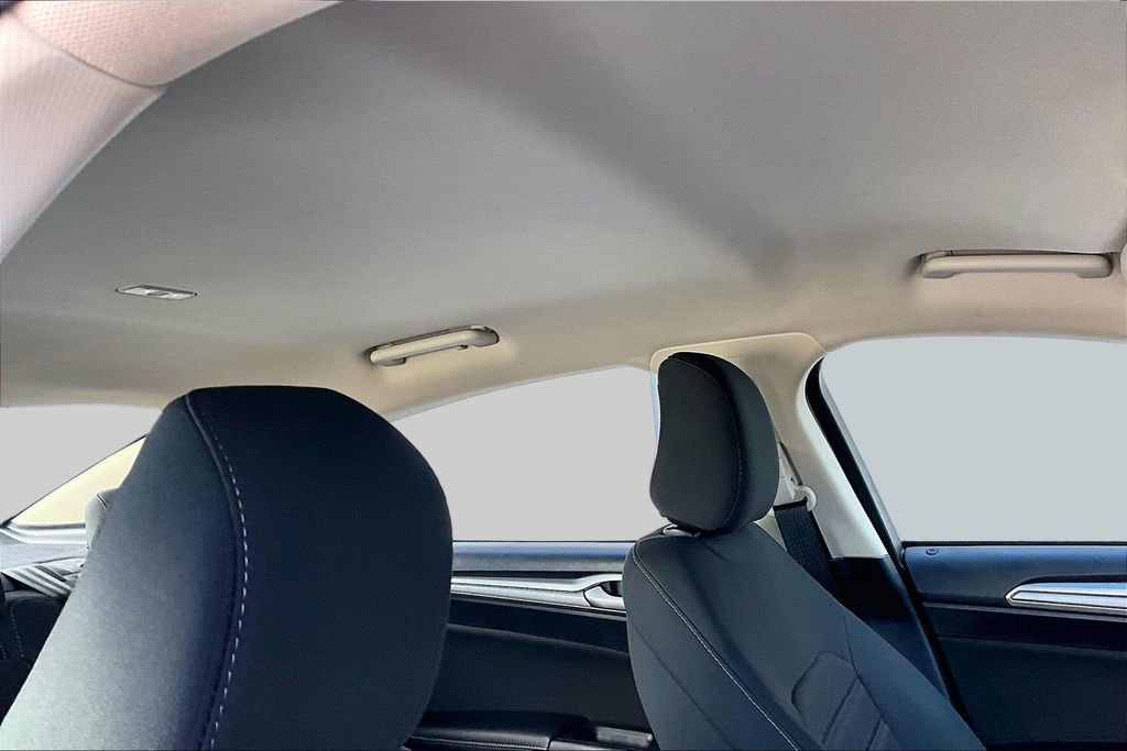 Used 2020 Ford Fusion SE image 26
