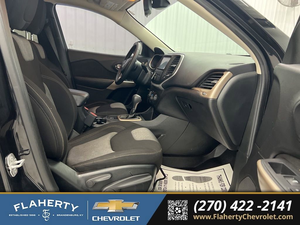 Used 2018 Jeep Cherokee Latitude w/ Altitude Package image 15