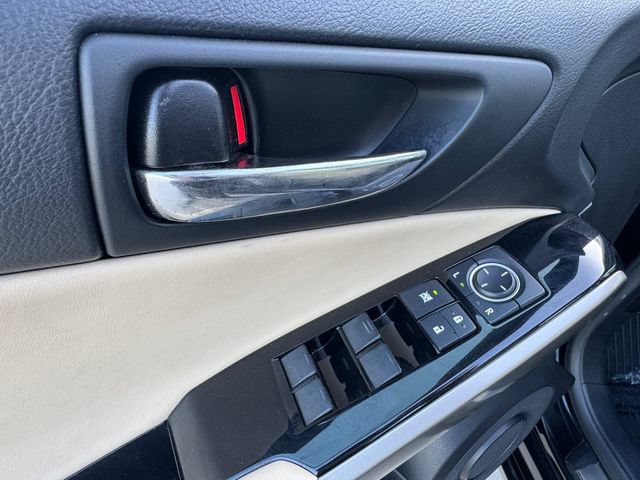 Used 2015 Lexus IS 250 w/ Navigation System Package RWD image 5