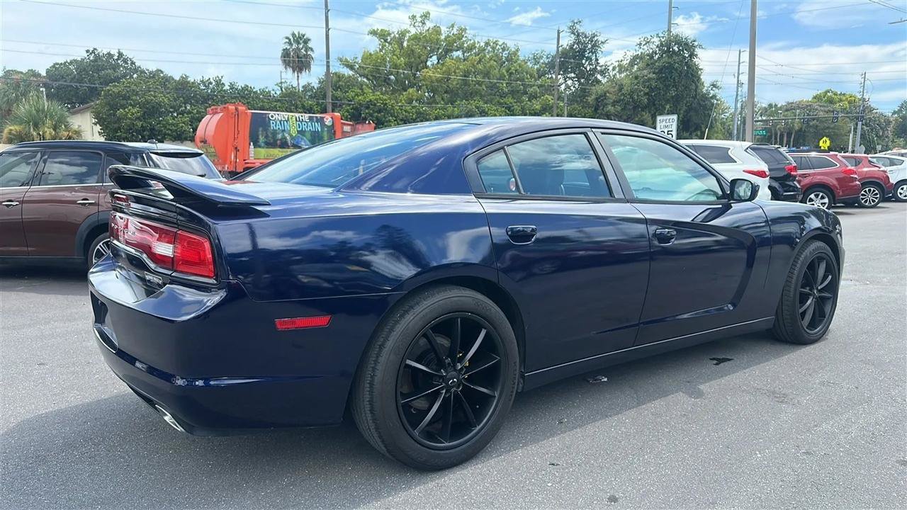 Used 2014 Dodge Charger SE RWD image 7