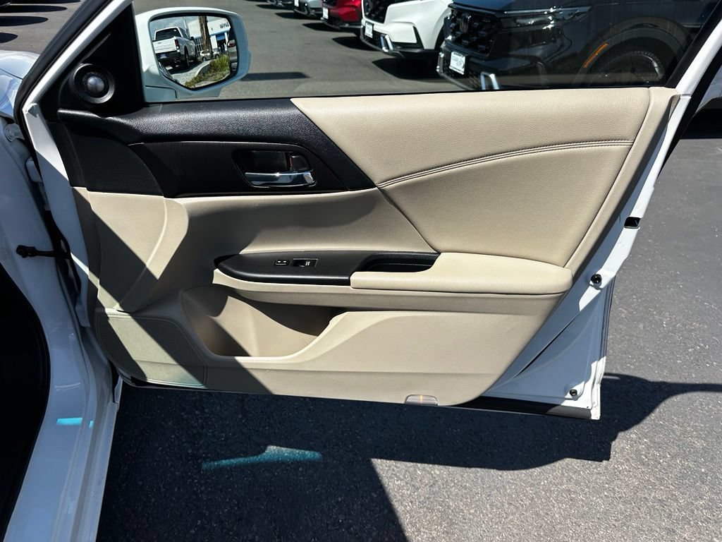 Used 2015 Honda Accord Touring image 13