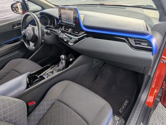 Used 2020 Toyota C-HR XLE FWD image 17