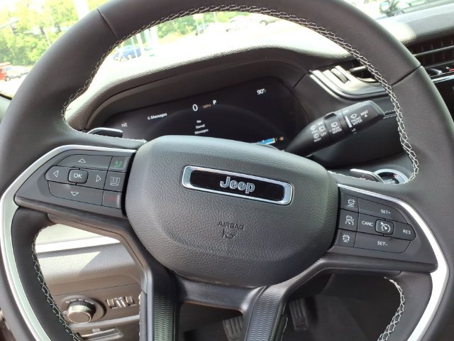 New 2026 Jeep Grand Cherokee Laredo w/ MOPAR Finishing Package AWD/4WD image 9