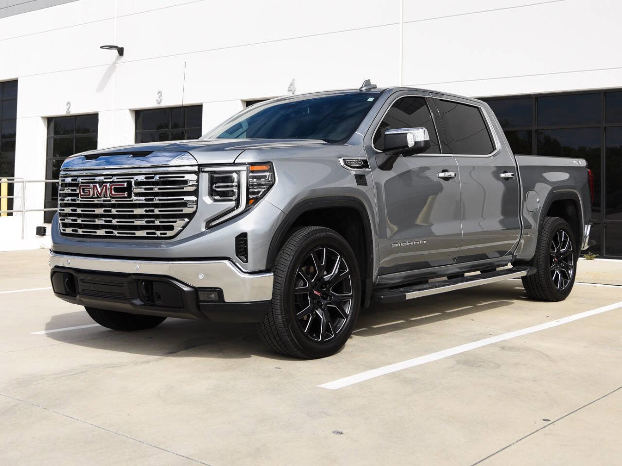 Used 2025 GMC Sierra 1500 SLT w/ SLT Premium Plus Package image 4