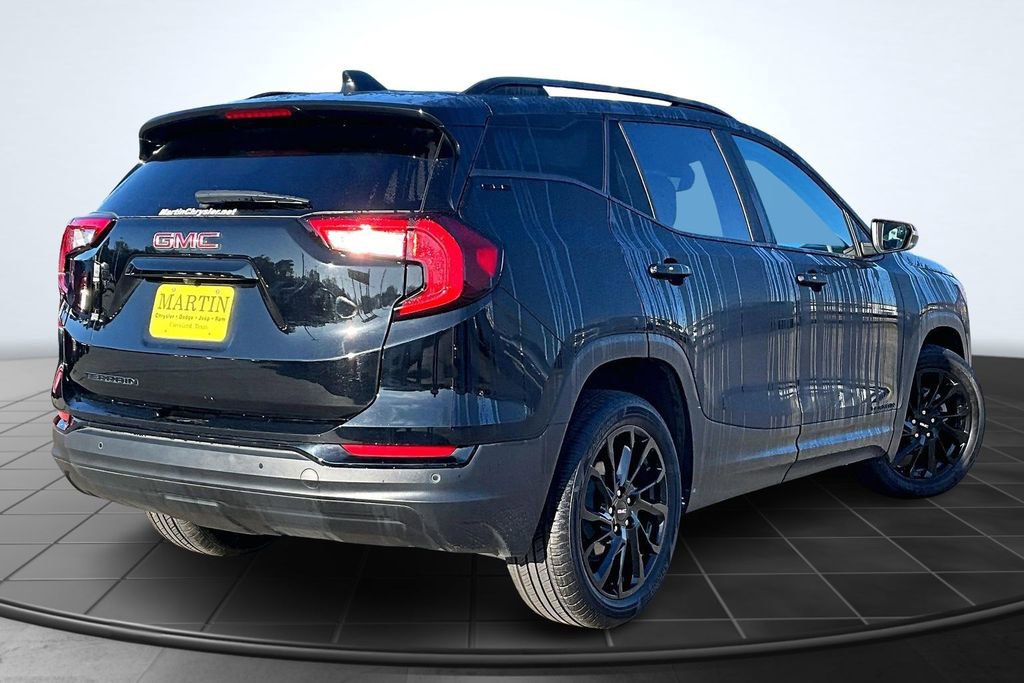 Used 2023 GMC Terrain SLE w/ Driver Convenience Package image 13