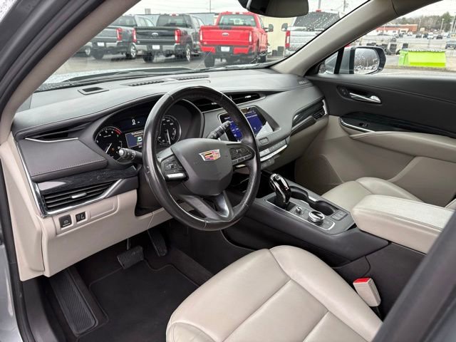 Used 2023 Cadillac XT4 Premium Luxury image 3