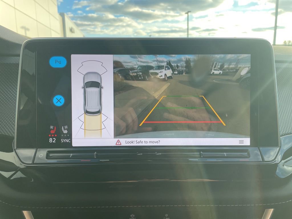 Used 2024 Volkswagen Atlas Cross Sport SEL R-Line image 29