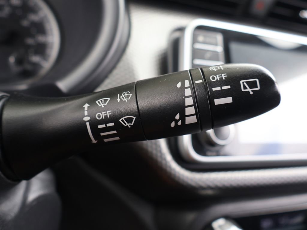 Used 2020 Nissan Kicks SV FWD image 37