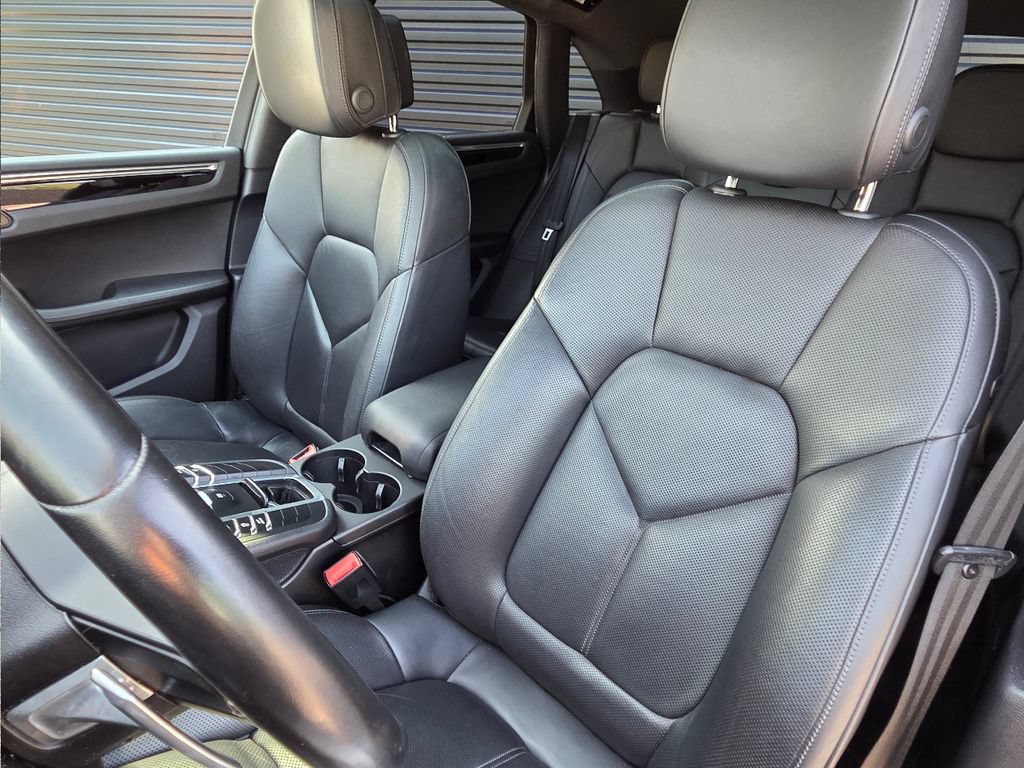Certified 2019 Porsche Macan S AWD/4WD image 5