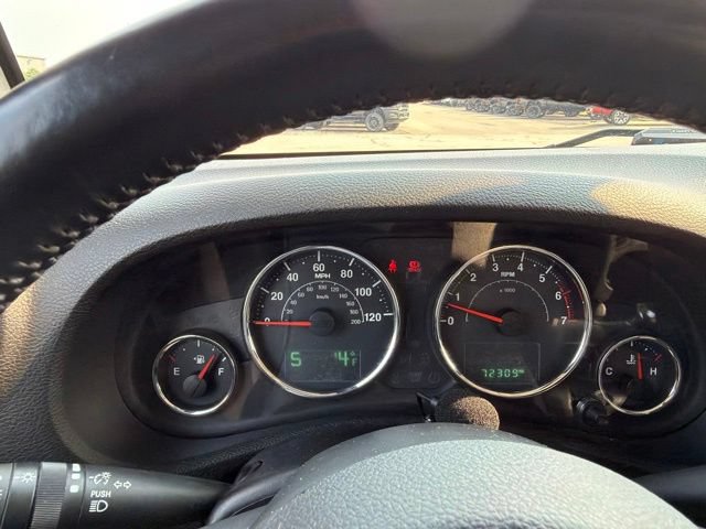 Used 2015 Jeep Wrangler Unlimited Sahara w/ Dual Top Group AWD/4WD image 15