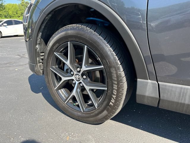 Used 2018 Toyota RAV4 SE w/ Power Extra Value Package AWD/4WD image 17