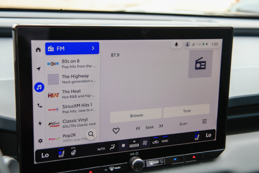 New 2026 Toyota RAV4 XSE w/ Panoramic Sun Roof Package AWD/4WD image 5
