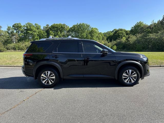Certified 2025 Nissan Pathfinder SL w/ Black Appearance Package image 9