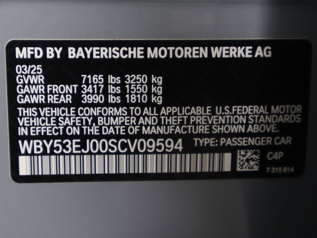 Used 2025 BMW i7 xDrive60 w/ Premium Package image 54